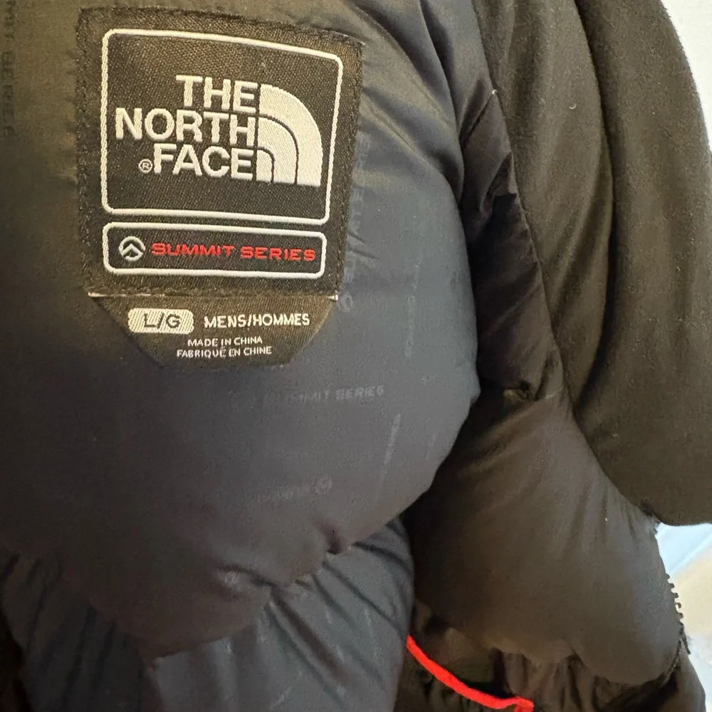 The North Face Men's Black Puffer Coat - Picture 9 of 9